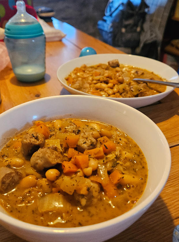 Slow Cooker Bean and Sausage Soup by Georgia, Gloucestershire pinchofnom.com