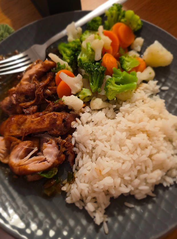 Slow Cooker Garlic Sesame Chicken Thighs by Grace21295, Dorset pinchofnom.com