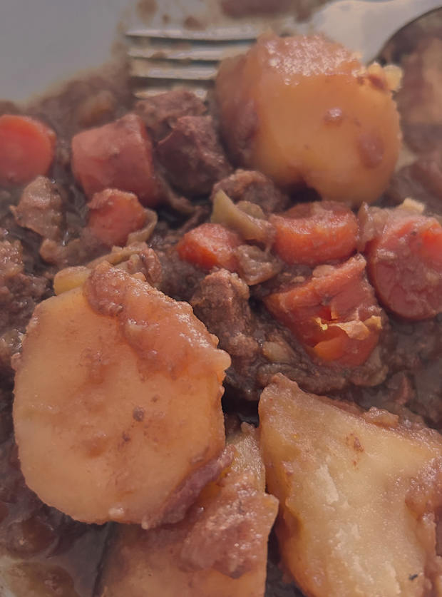 Slow Cooker Beef Stew by Karolina Rogers, Peterborough pinchofnom.com