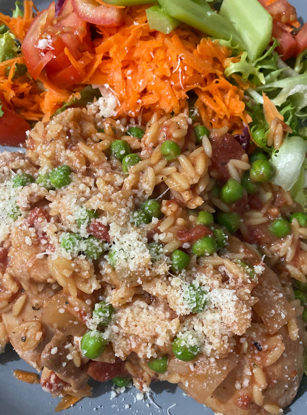 Slow Cooker Margherita Chicken Orzo by Victoria1989, Manchester pinchofnom.com