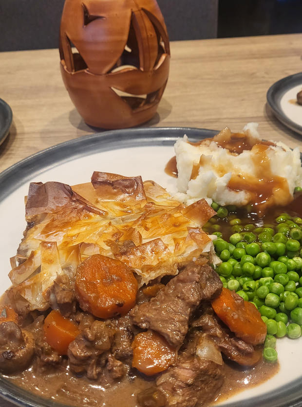 slow-cooker-steak-and-stilton-pie-pinch-of-nom