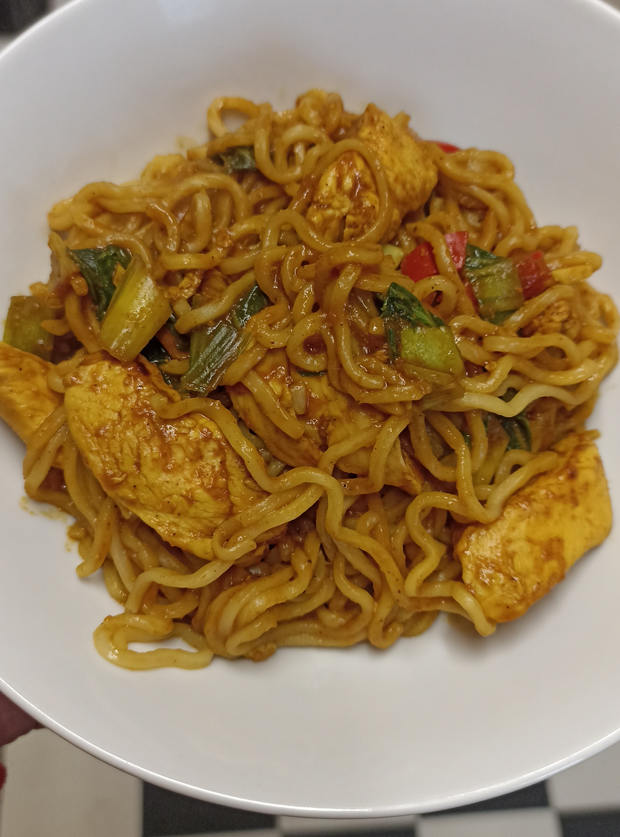 Spicy Chicken Noodles - Pinch Of Nom