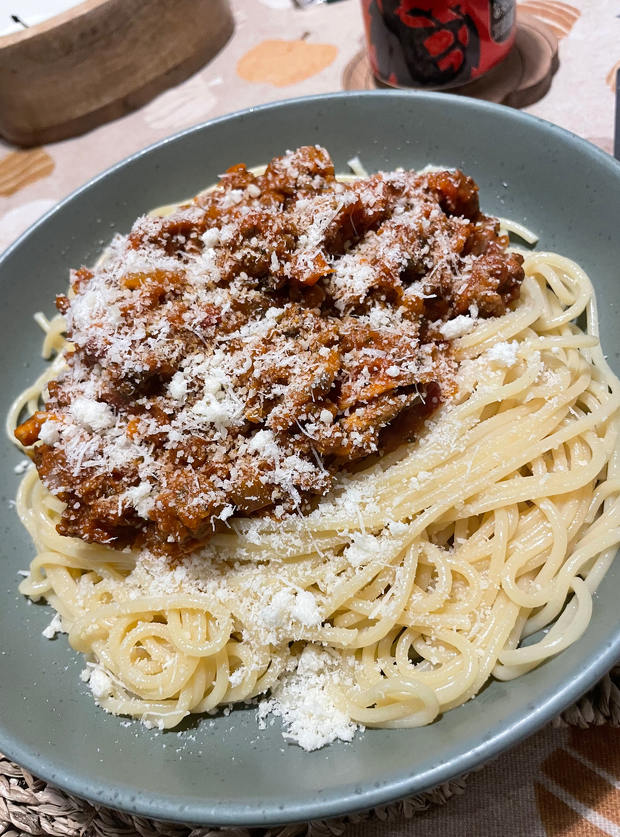 Spaghetti Bolognese by Lauren Rochester, Wiltshire pinchofnom.com