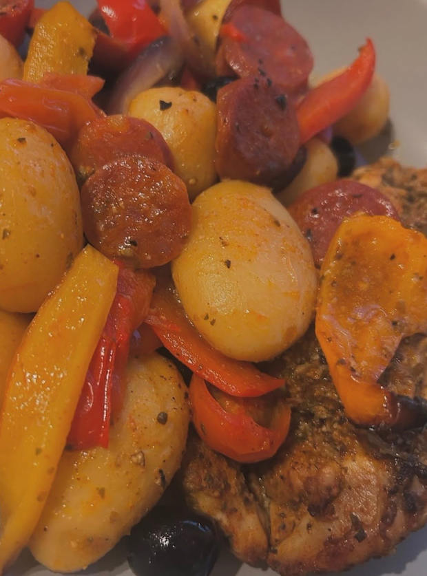 Spanish-Style Chicken Traybake by Karolina Rogers, Peterborough pinchofnom.com