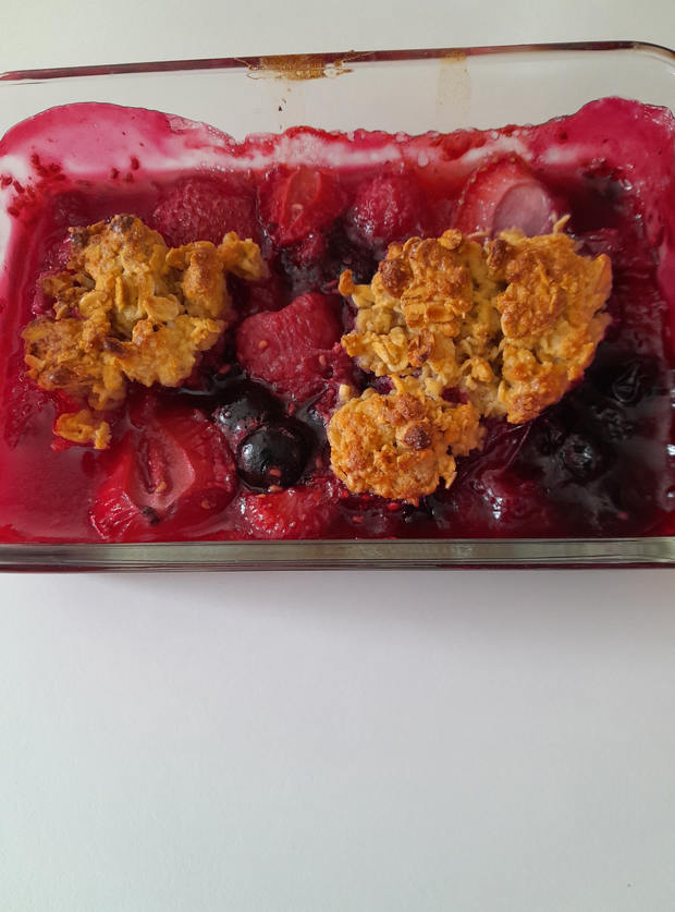 Summer Berry Cobbler by Lyndsey Marshall, READING pinchofnom.com