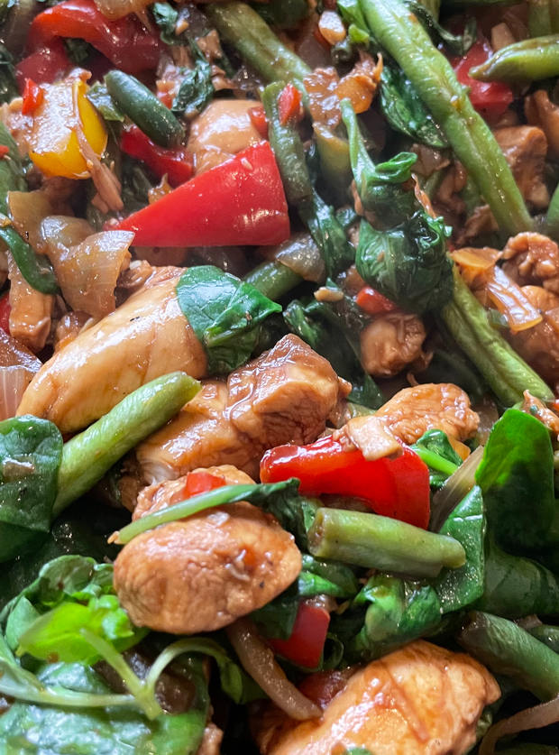 Thai Basil Chicken - Pinch Of Nom