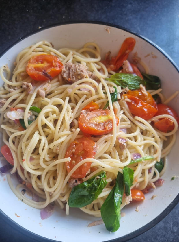 Tuna and Tomato Spaghetti by Brownie, Colchester pinchofnom.com