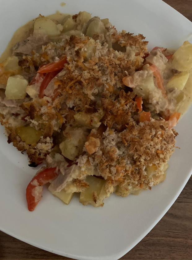 Tuna, Pepper and Potato Bake by Helen M, Beverley pinchofnom.com